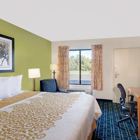 Days Inn By Wyndham Истон Экстерьер фото